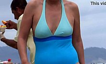 सुडौल लैटिना और उसके मोटे प्रेमी के साथ एक भावुक समुद्र तट प्रदर्शन।